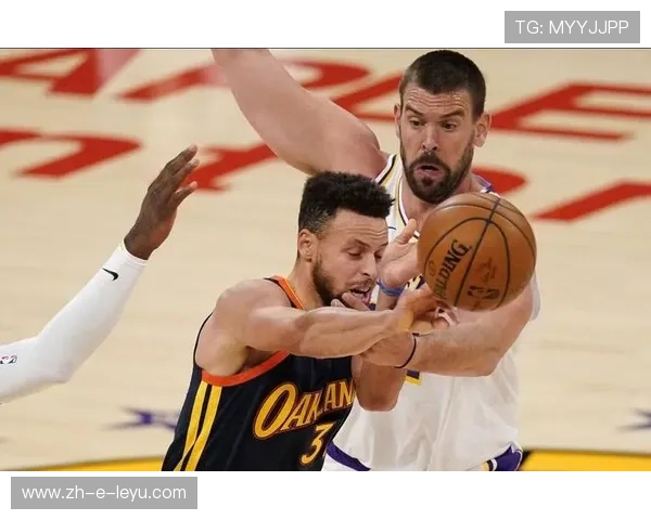 国王战术扩展：外围牵制后的内线补位成为得分新源