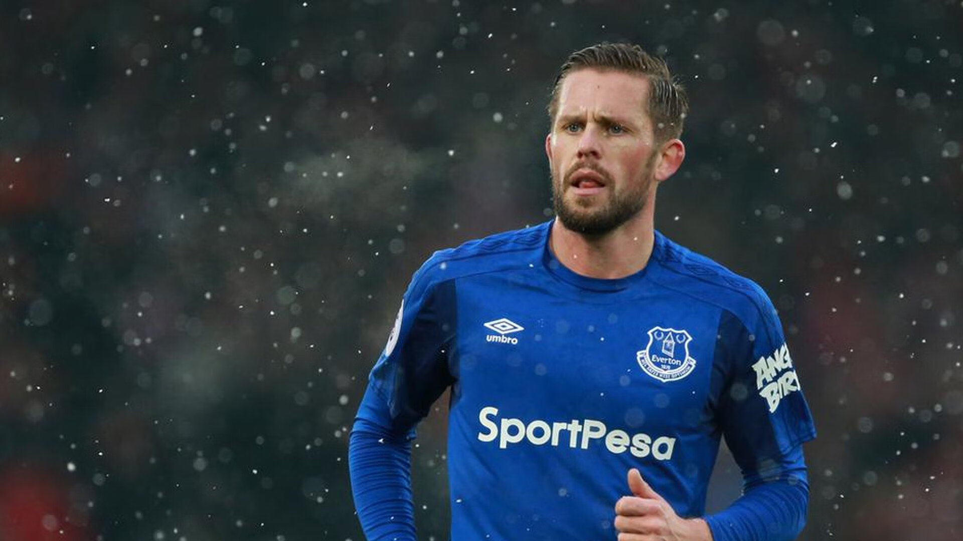 APP下载 LY Sports-伤愈复出的主力球员表现抢眼为球队赢得宝贵三分，伤愈复出图片